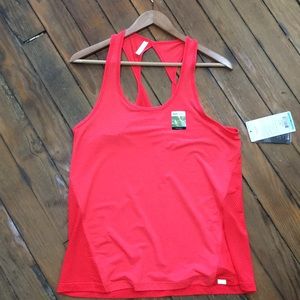 NWT Saucony workout tank